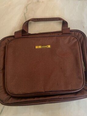 Like New Mangano Brown Hanging Cosmetic Bag